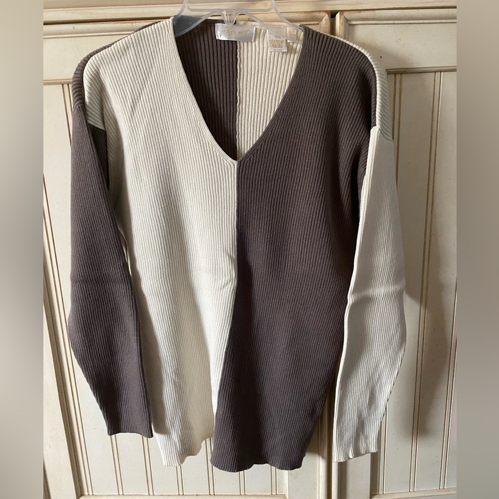 Women’s color-block v-neck ribbed long sleeve sweater petite 8